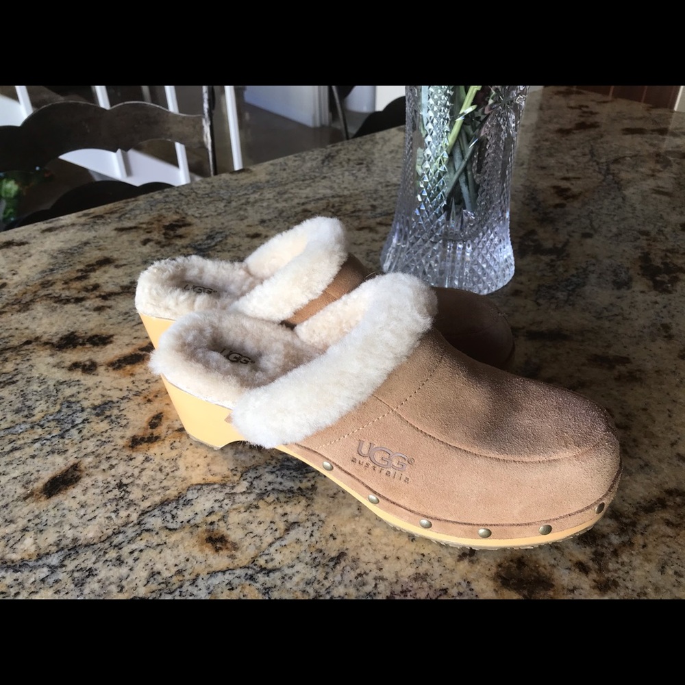 Authentic UGG AUSTRALIA suede clogs